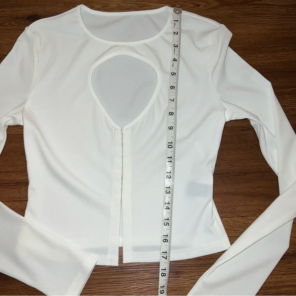 SHEIN ICON Solid Cut Out Crop White Tee Size Small